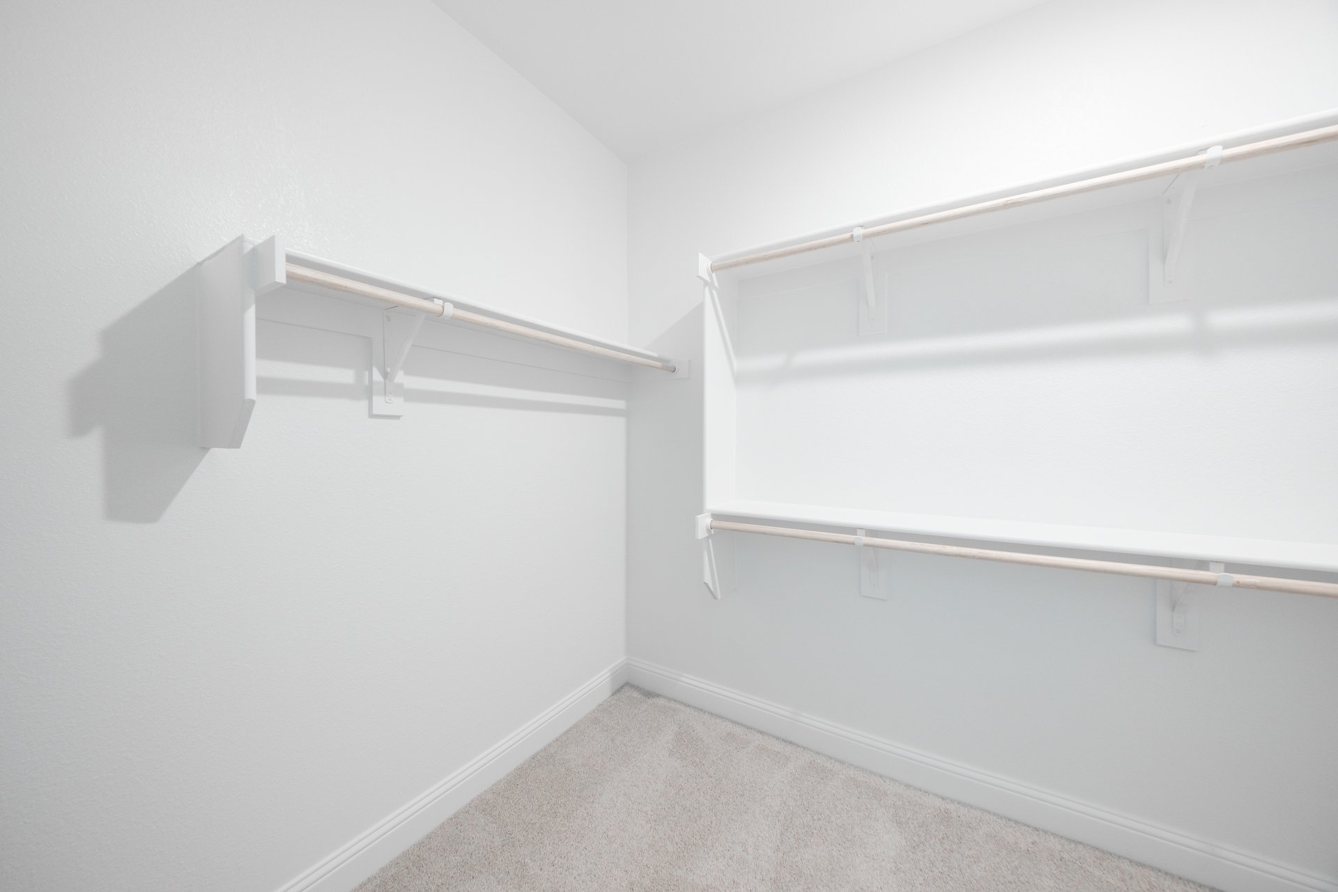 primary bedroom closet with carpet and white shelves