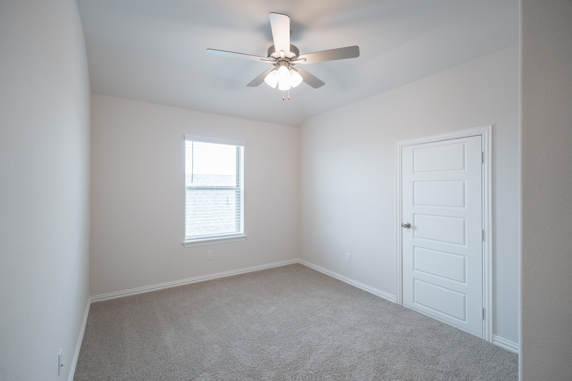 gameroom with carpet and ceiling fan