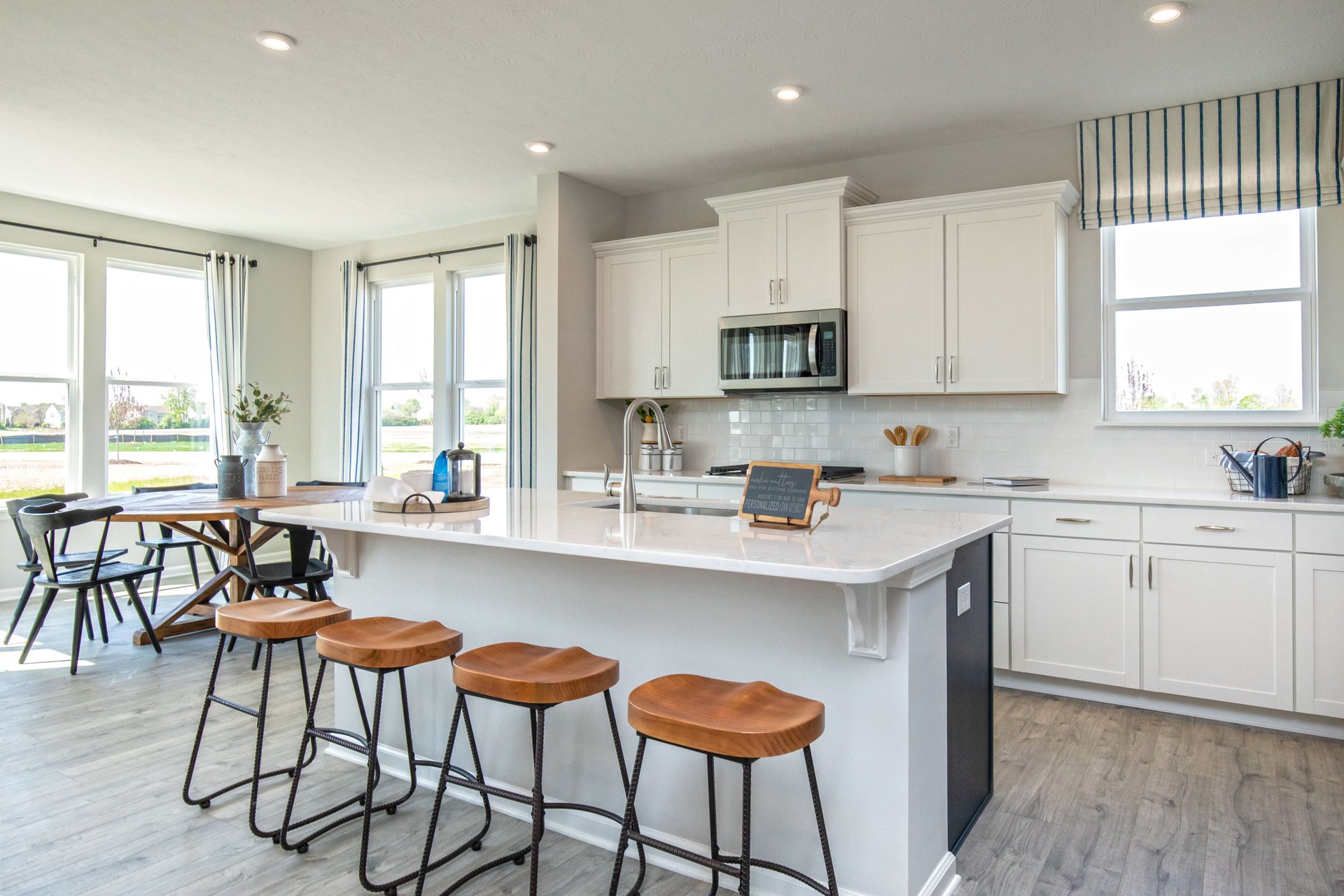 Kitchen and breakfast.jpg