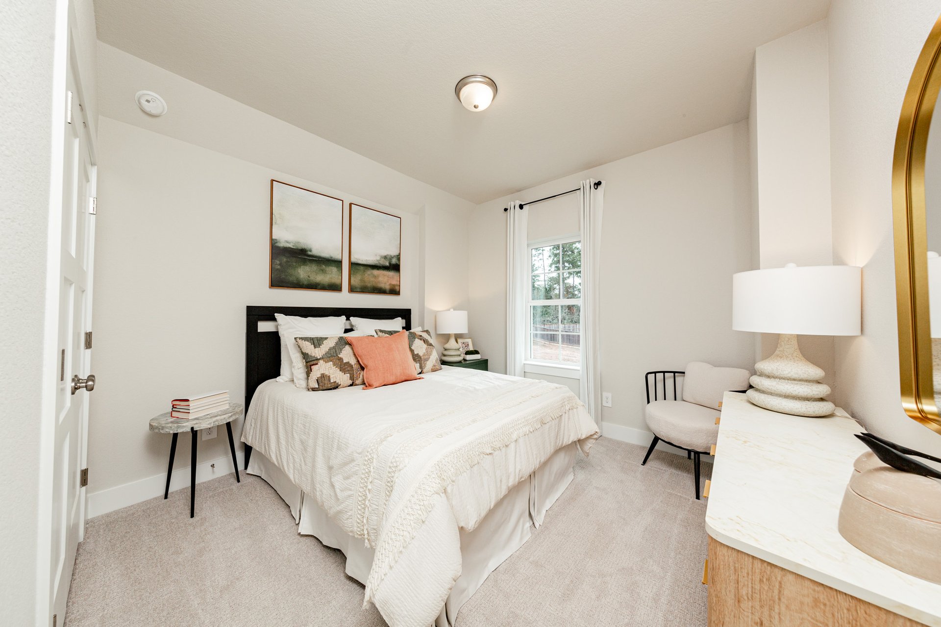 bedroom with one window