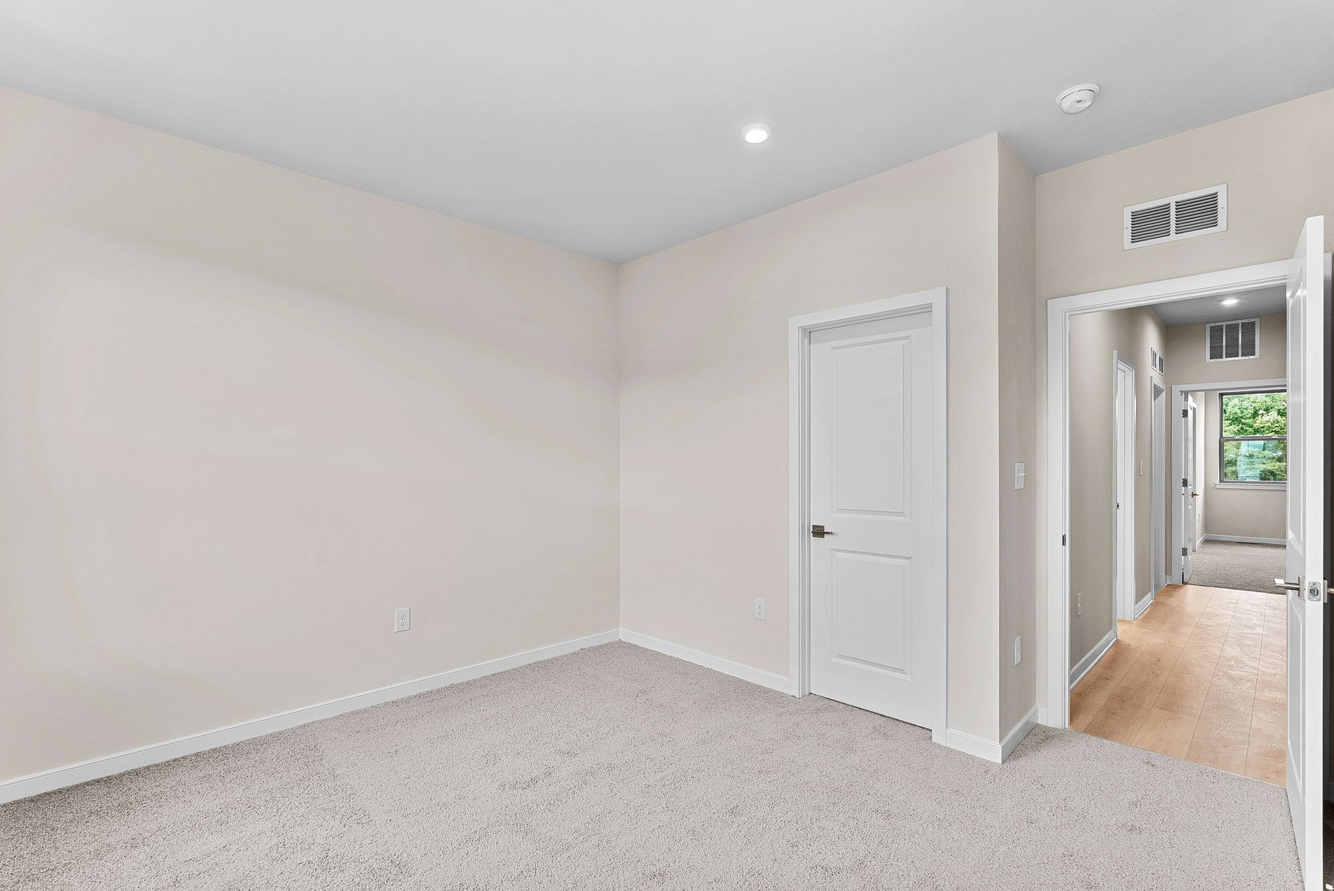first-floor bedroom with a closet