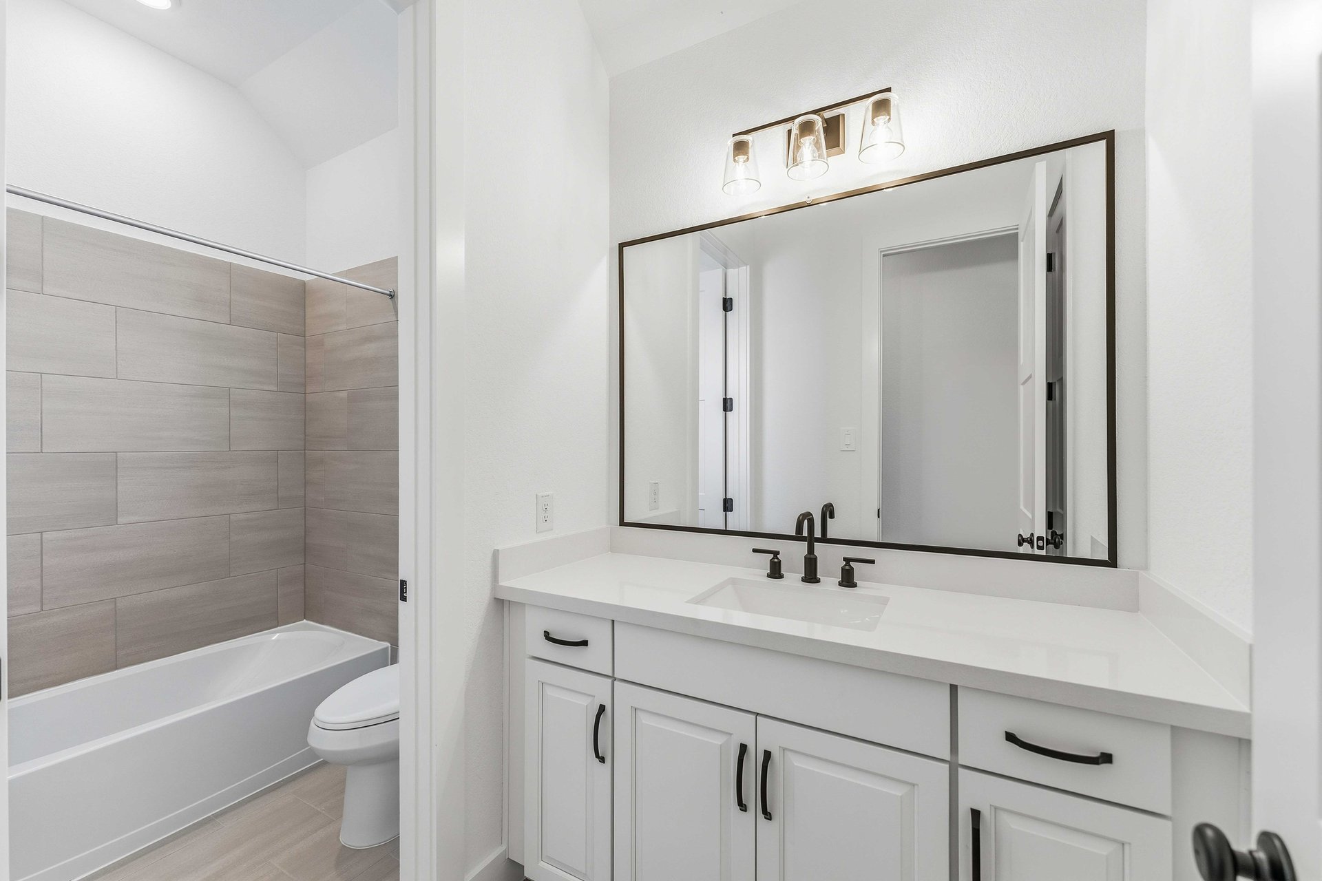 Secondary Bathroom.JPG