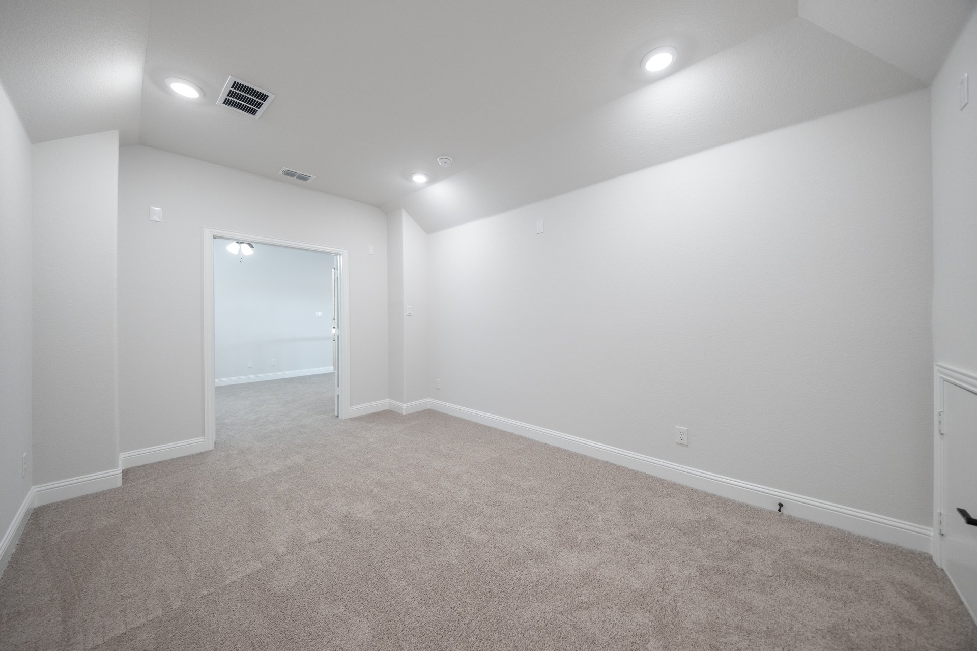 large media room with carpet and recessed lights 
