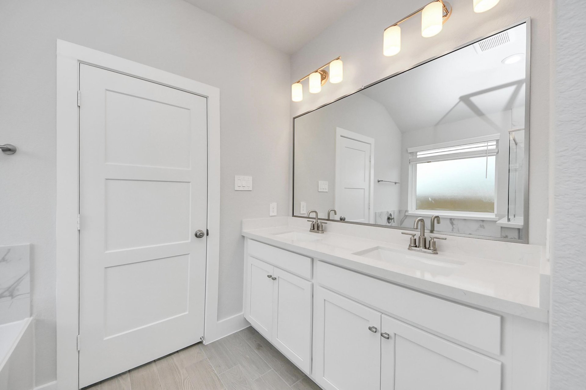 Primary Bathroom 2.jpg