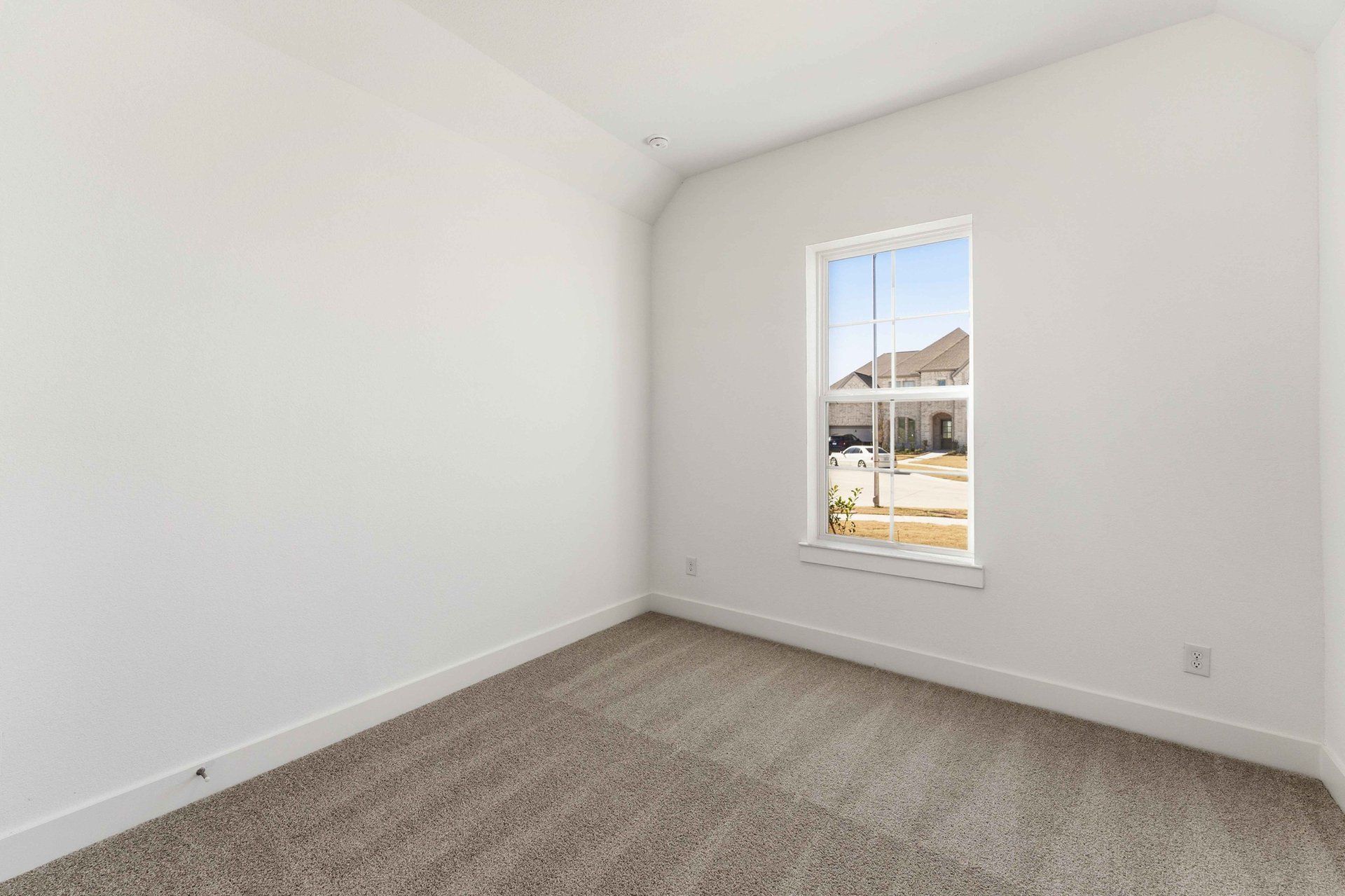 Secondary Bedroom.JPG