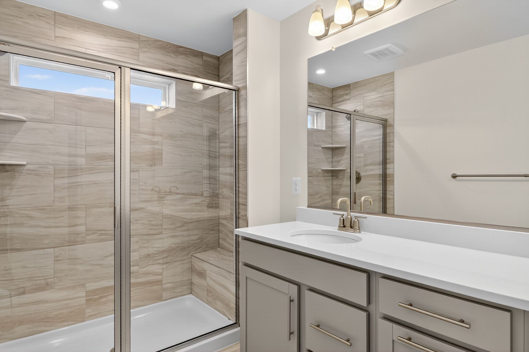 primary bath with an oversized walk-in shower