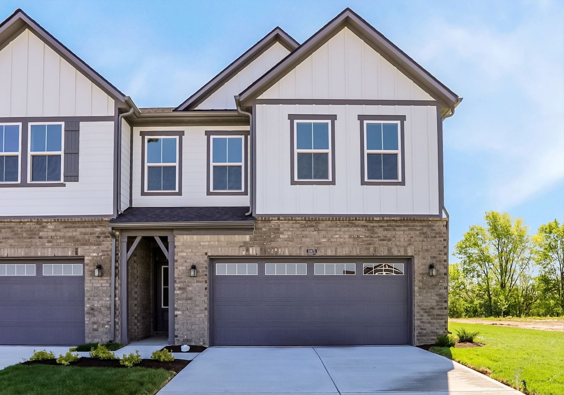 2902 front exterior.jpg