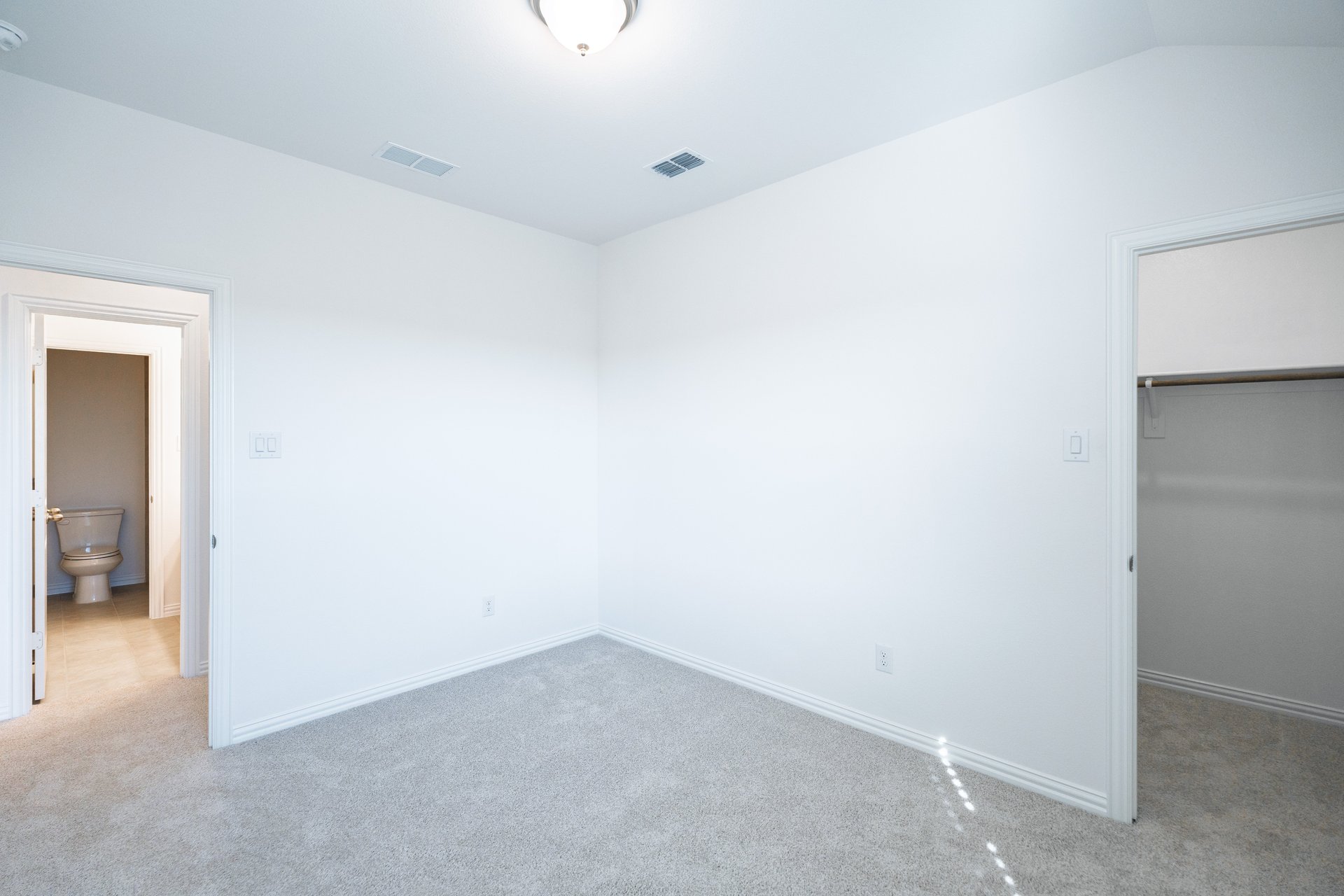 bedroom with carpet