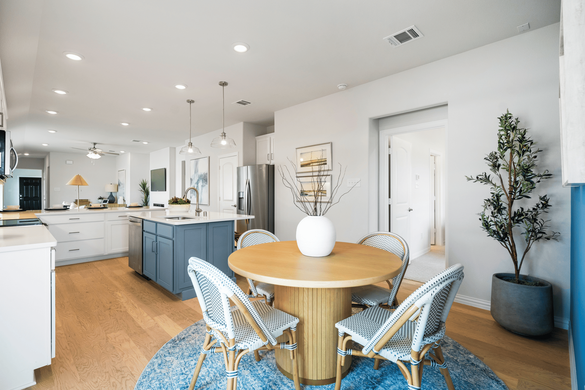 1639bf74-19b1-452a-8250-16221562db90