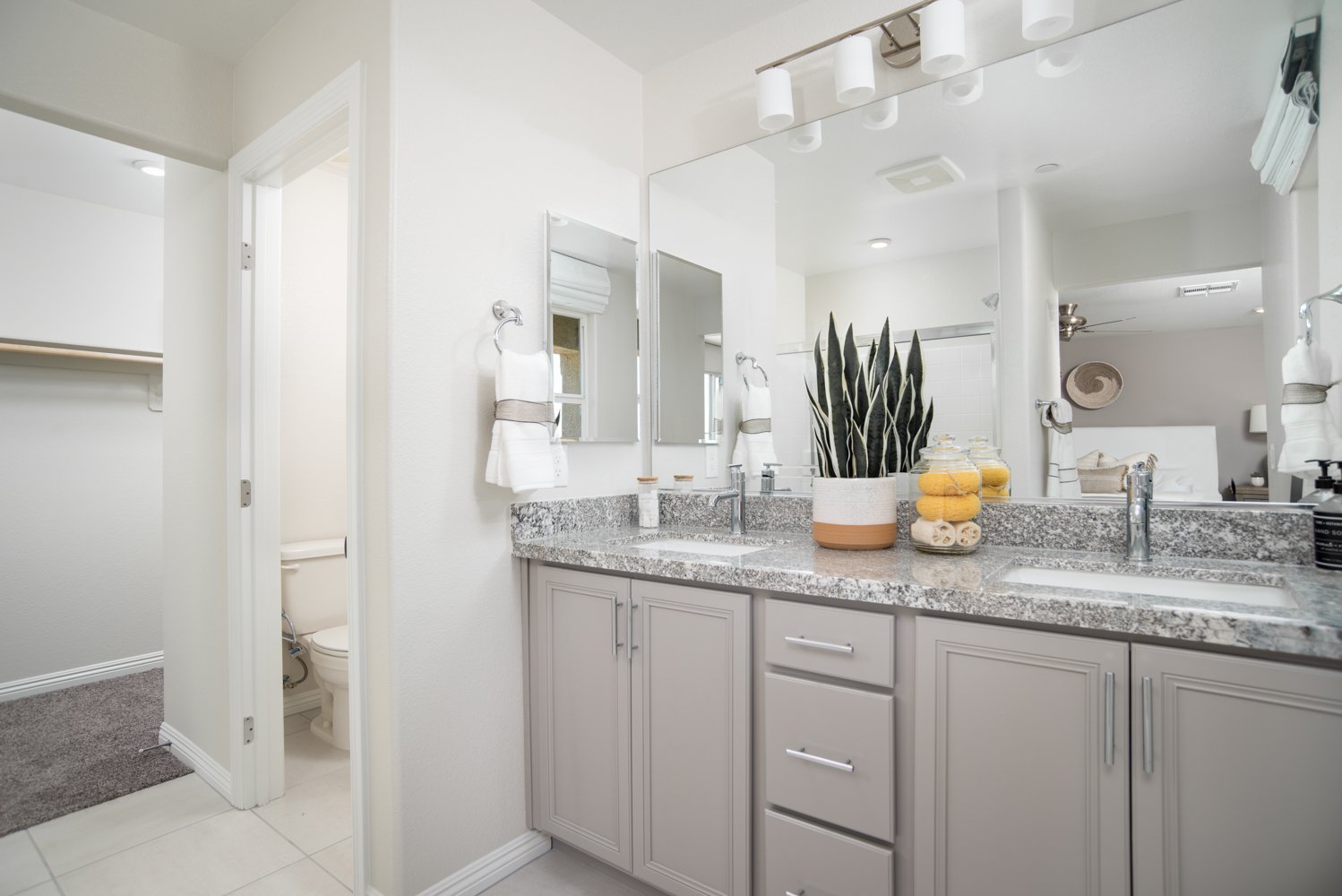 865de0b3-61c1-48a3-8b5d-63fe1ef29ccf