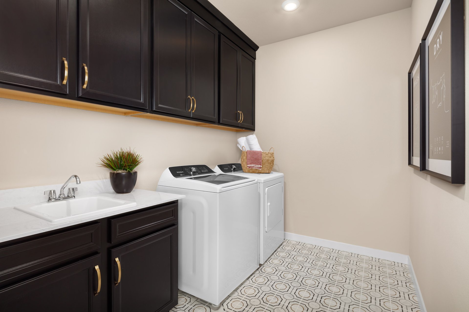 87ed7e7a-afb4-42b1-b2e5-9ff45e603764