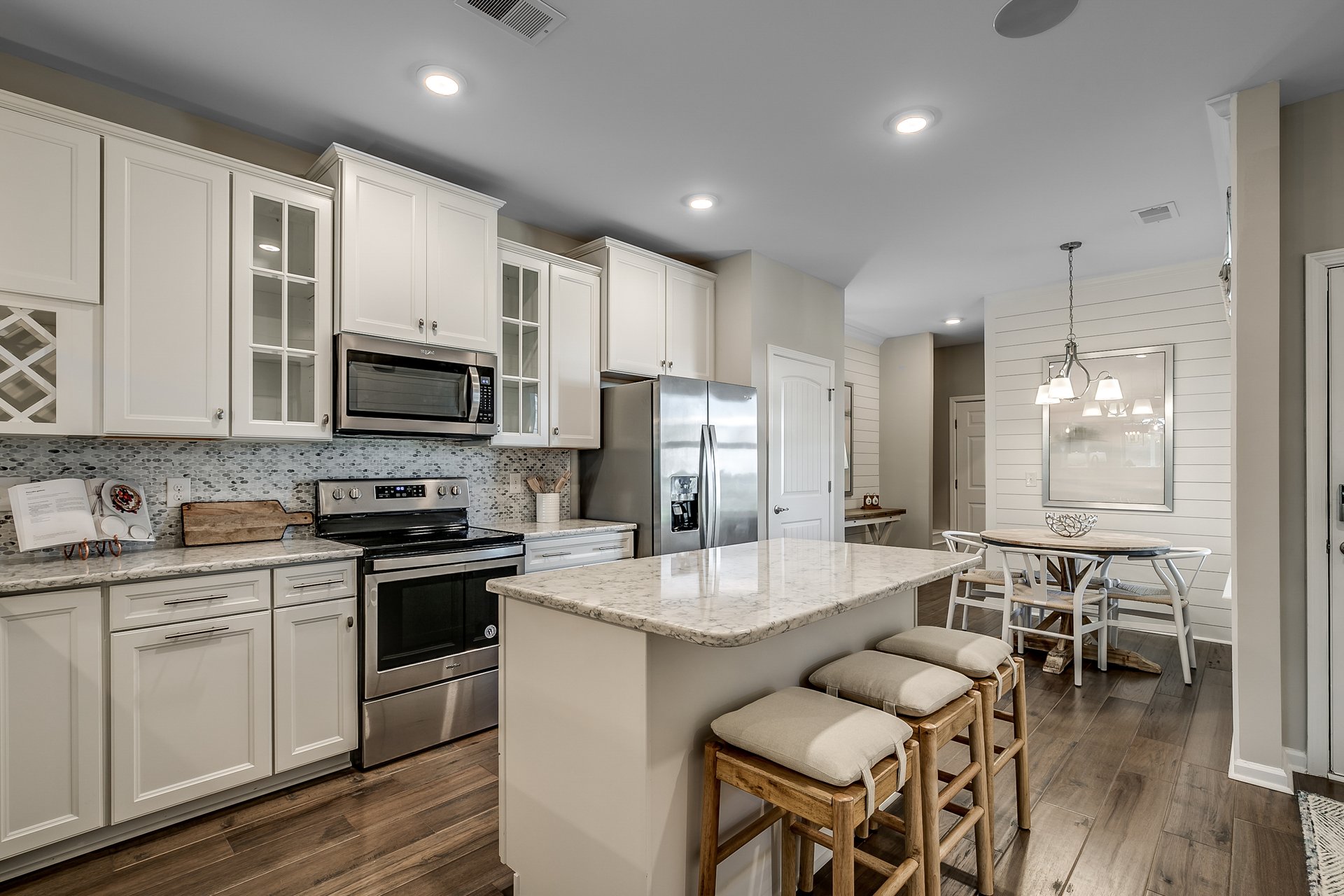 a53b09c8-c8f8-4f99-9dce-f2871f5a40ce