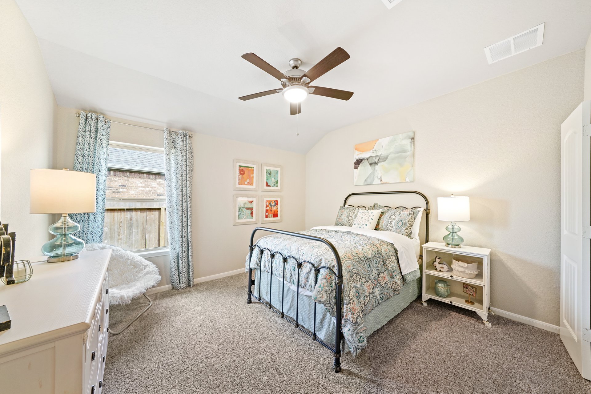 b3a9570b-e914-483b-9de6-3554c4448663