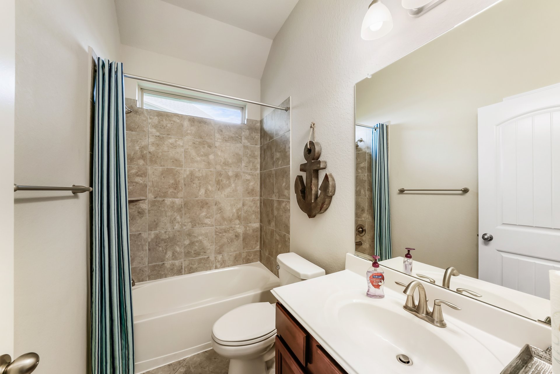 b852eb9c-6f9b-40e1-93ce-c3a58ee5a89f