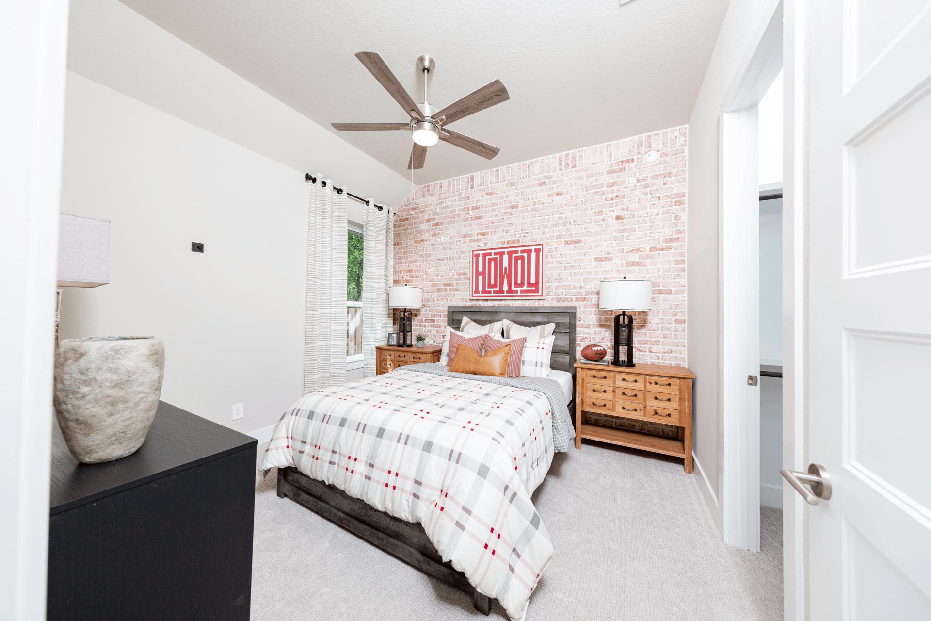 c8270bfb-9fb9-4943-bd81-f2e893b7a345