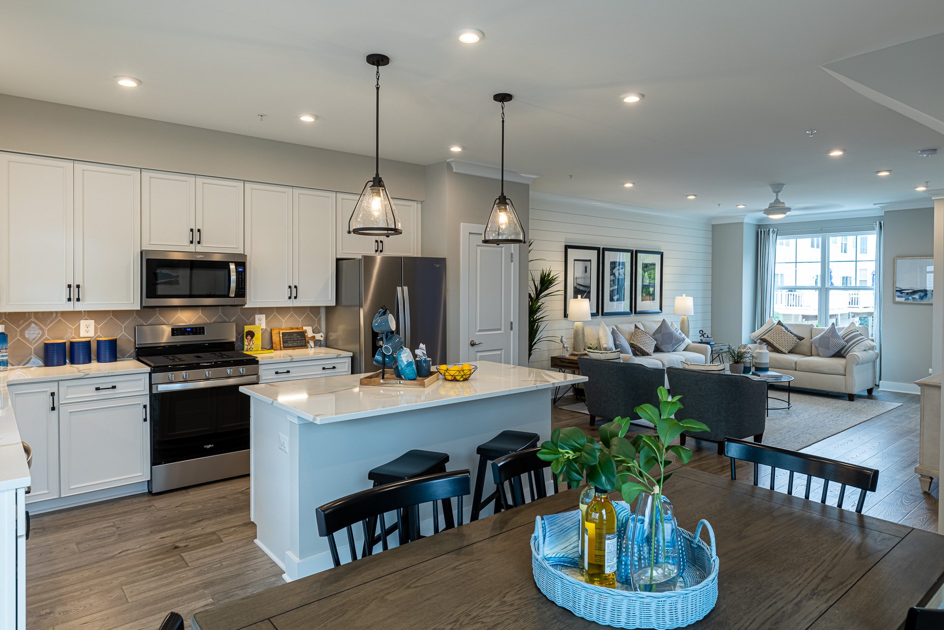 e8e78c98-b287-4640-befb-34e1e416d533