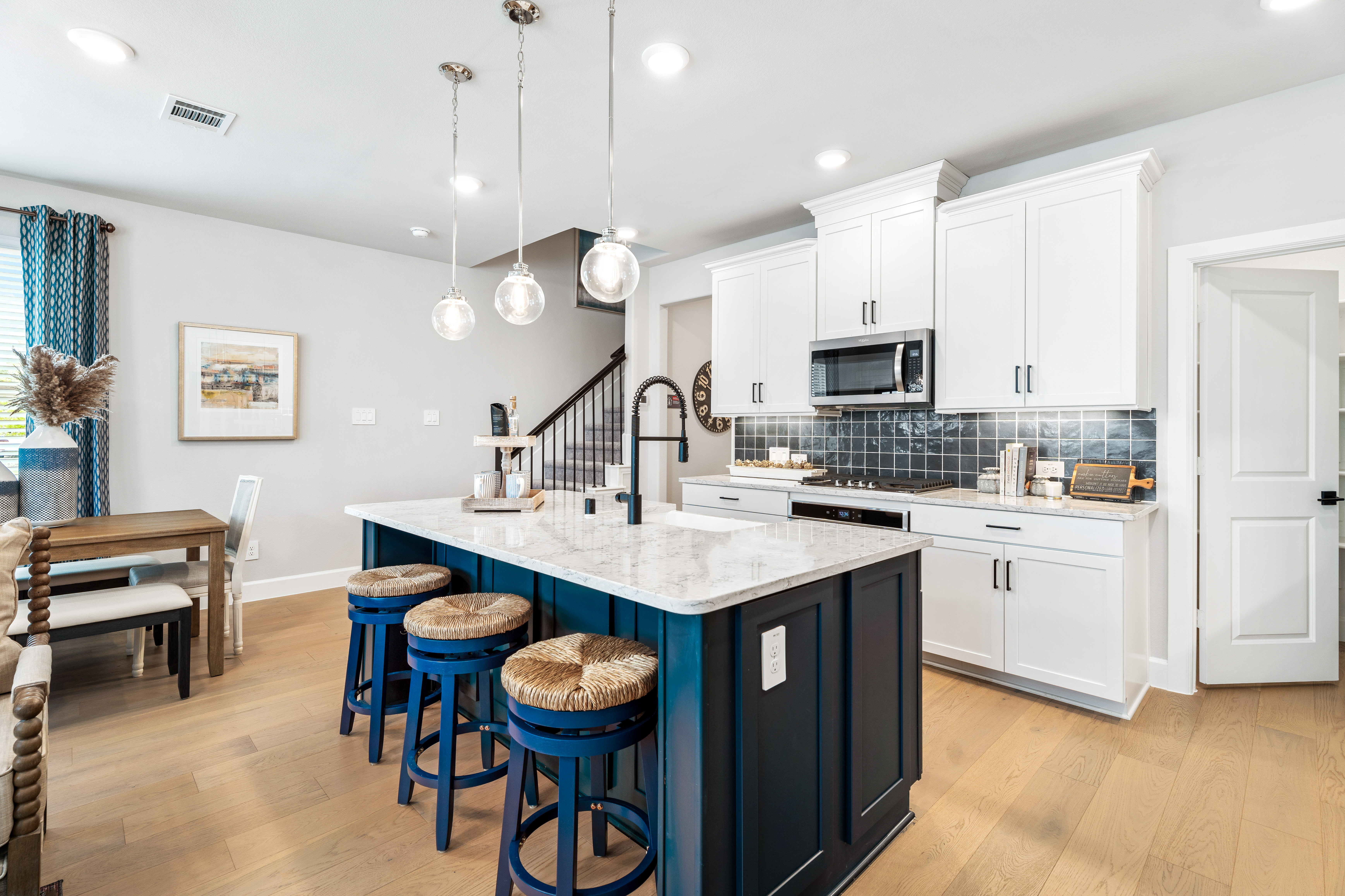  a virtual tour of a townhome community in plano