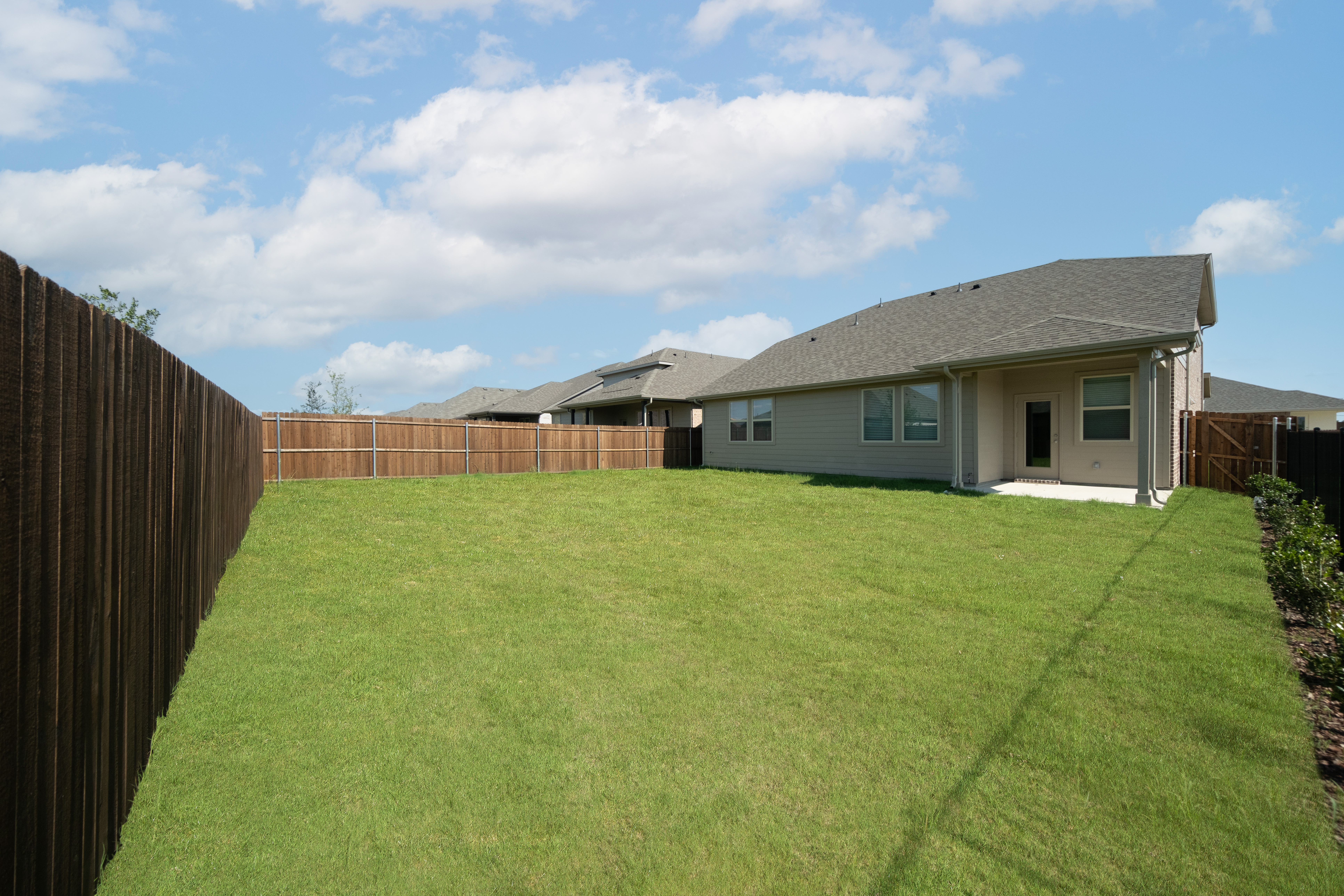 Cascade at 1504 Calanques Street, Royse City, Texas: photo 2