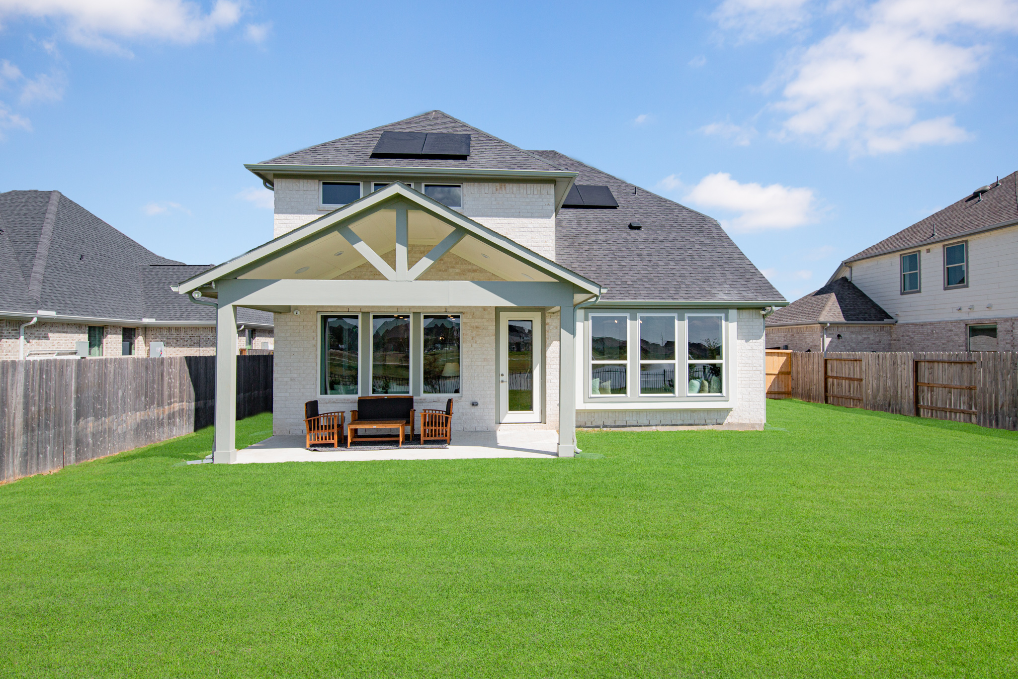 patio with fencing