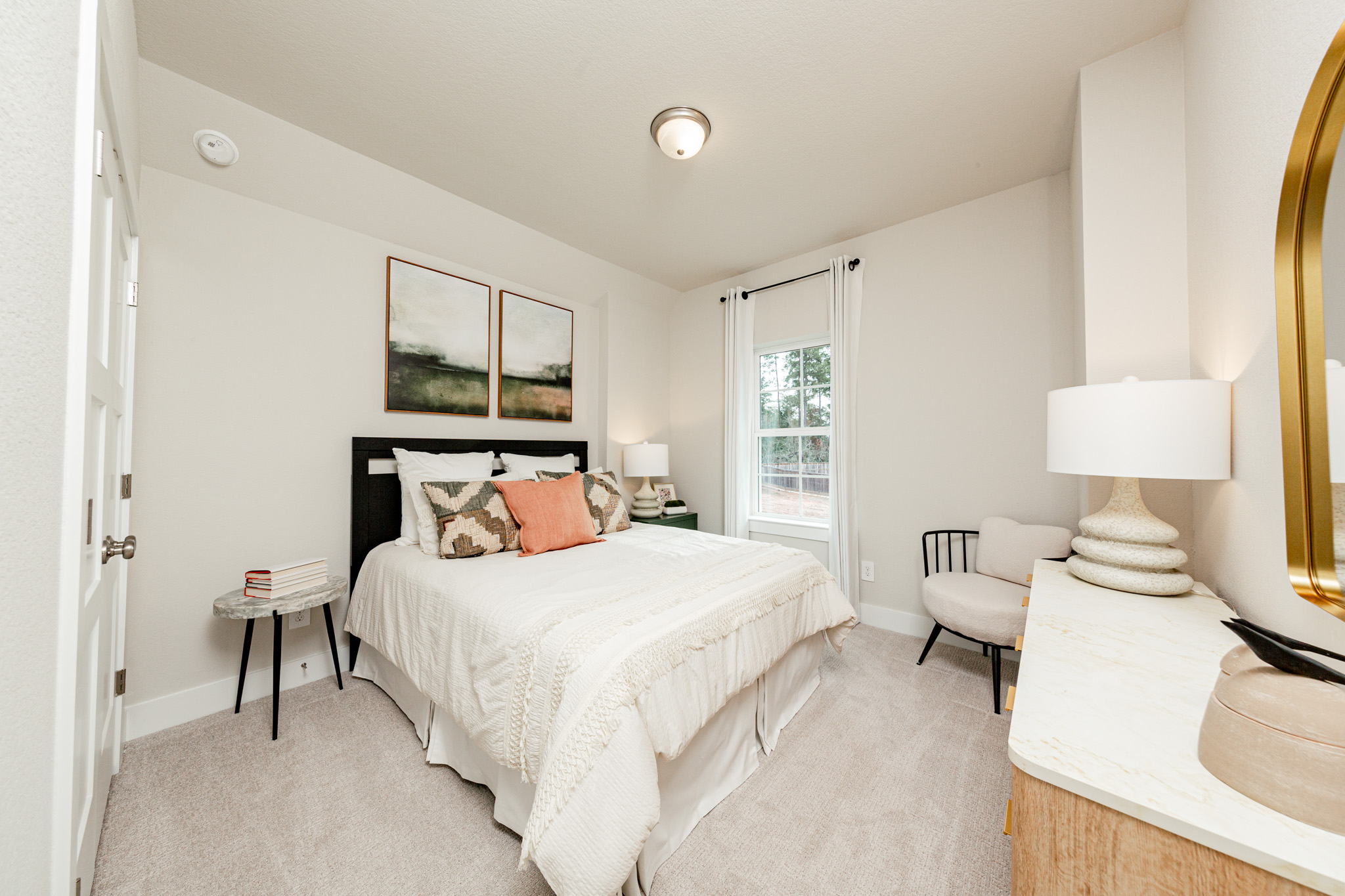 bedroom with one window